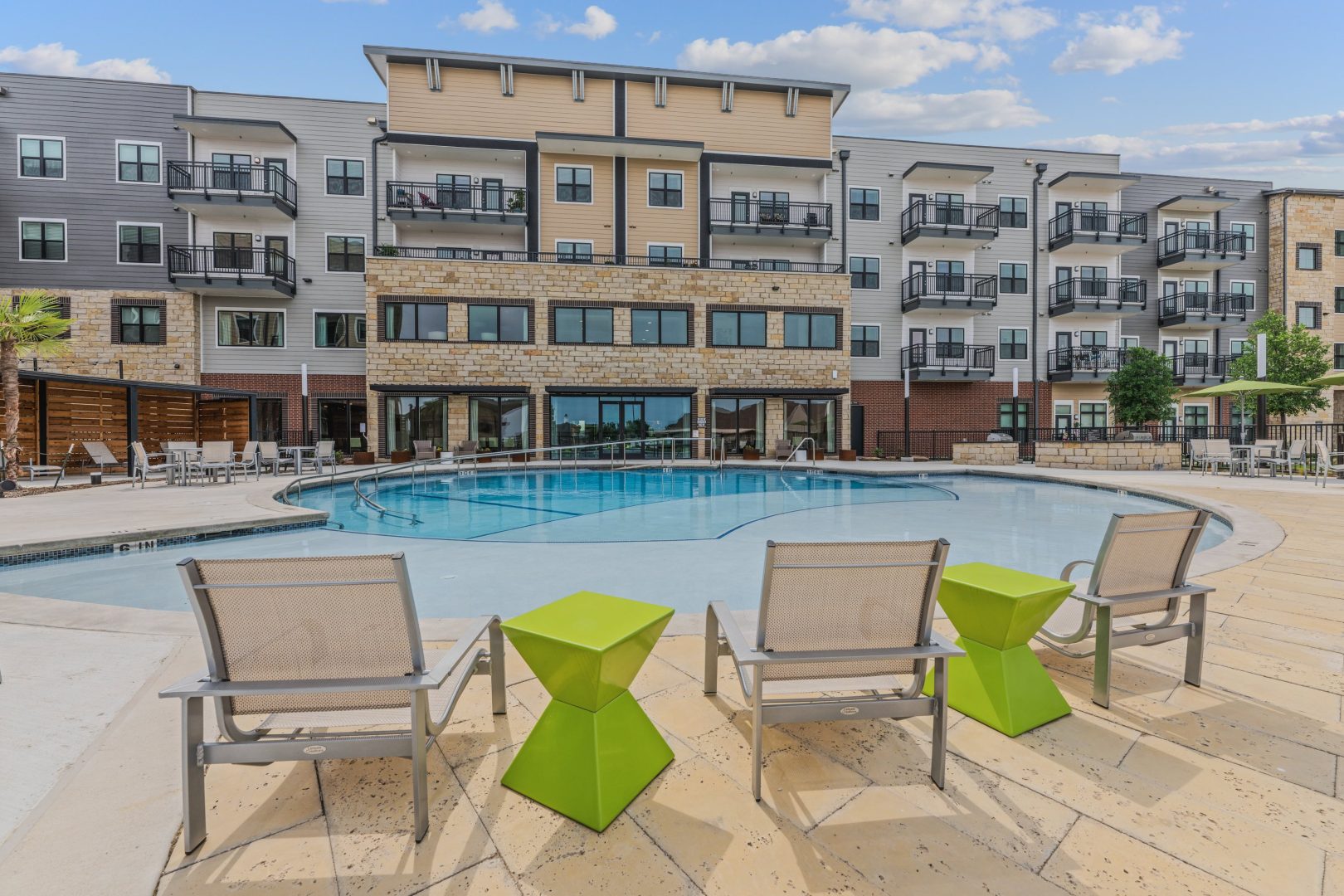 the pool at The Hudson Oaks